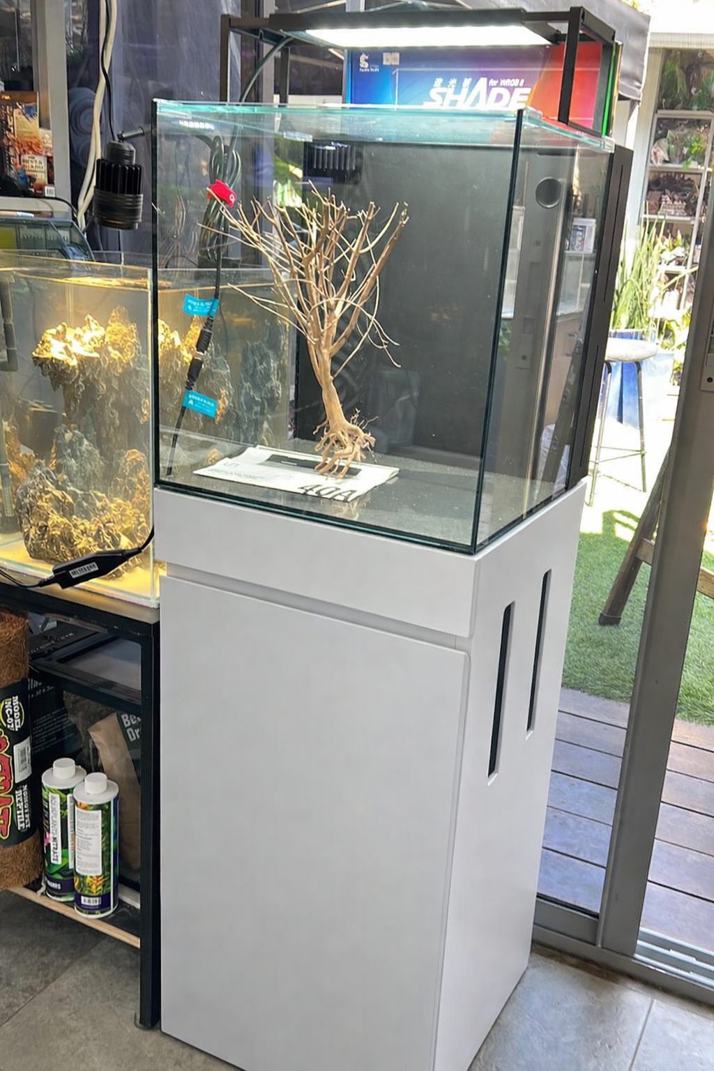 אקווריום כולל ארונית תואמת של UNS קיוב 40