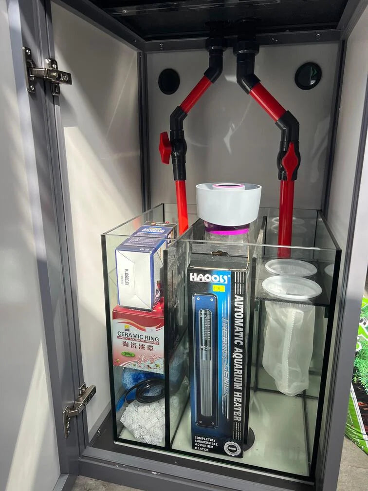 אקווריום Dymax GS Marine Cube 60×60×60 עם שולחן שלד אלומיניום, Overflow, סאמפ, תאורה, פורק חלבונים, משאבה, גוף חימום, מד חום וצנרת מלאה.