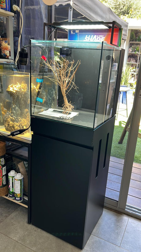אקווריום כולל ארונית תואמת של UNS קיוב 40
